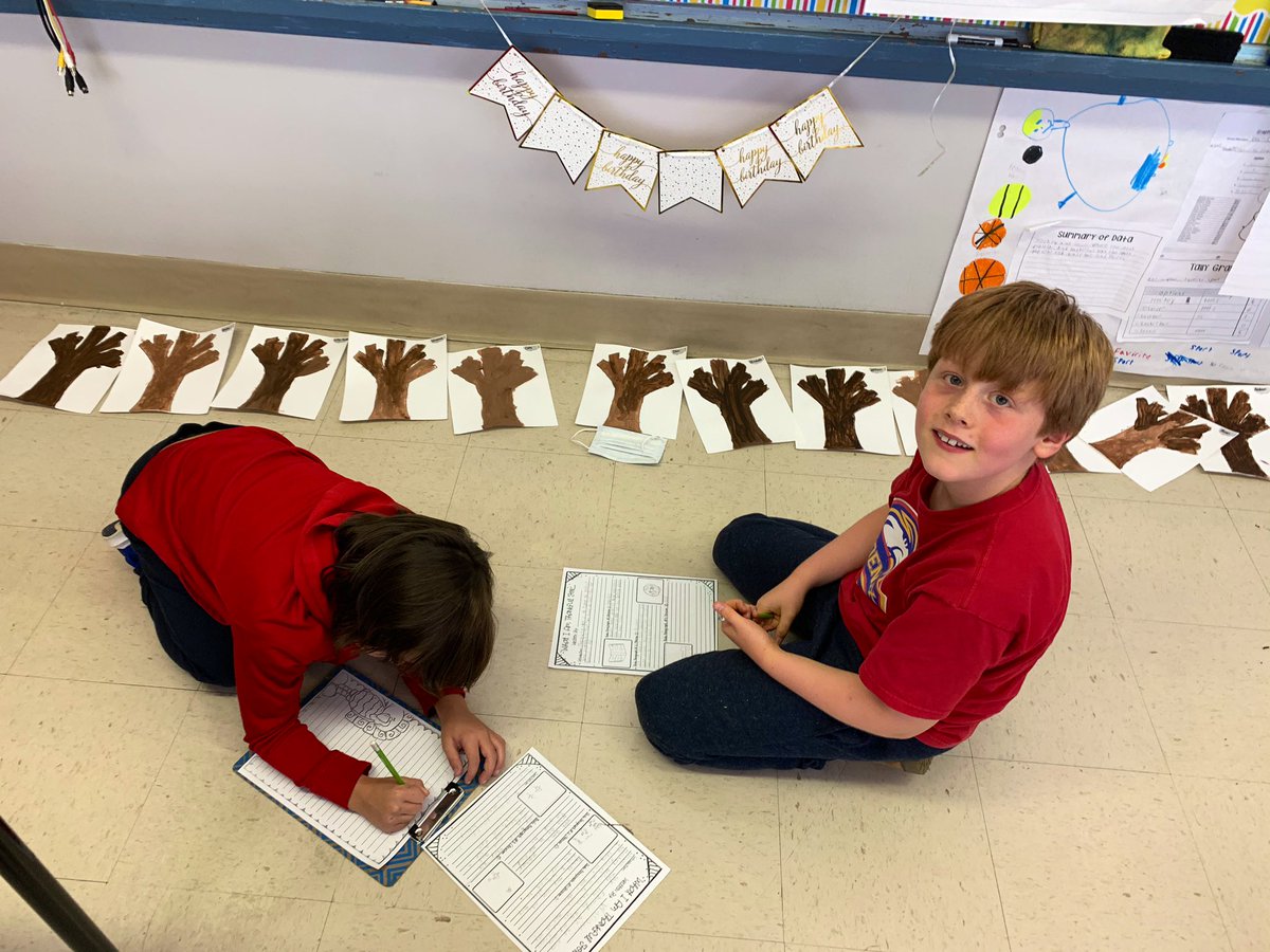 HilaryGoodridge's tweet photo. Our first Daily 5 rotation! In their groups, the students worked on their thanksgiving writing rough draft, went on a fall adjective hunt, and read with a buddy! #workonwriting #wordwork #readtosomeone @StBonaventures https://t.co/ZaSgJPd8oT