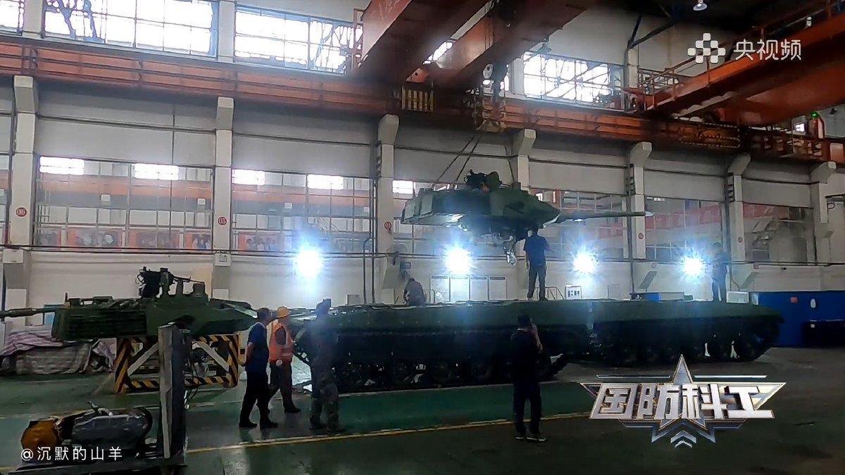 TheDeadDistrict's tweet image. Chinese Type-15 (aka ZTQ-15) light tank in assembly line of the  Inner Mongolia First Machinery Group
thedeaddistrict.blogspot.com/2020/10/chines…
#PLA #China #Type15 #ZTQ15