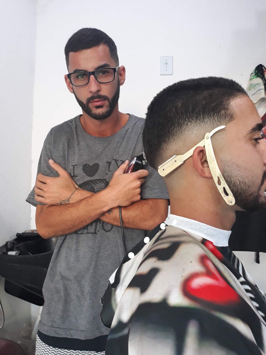 Fksaraiva's tweet photo. E depois vão dizer que foi sorte,,, sorte não,, força de vontade.
Só pedir mais saúde pra Deus pra continuar batalhando. 
Logo logo a casinha sai 🙌🏼☺️😍
#ajudantedepedreiro.
#barbeiro.
#tec_enfermeiro. https://t.co/RXPpUoGkSi