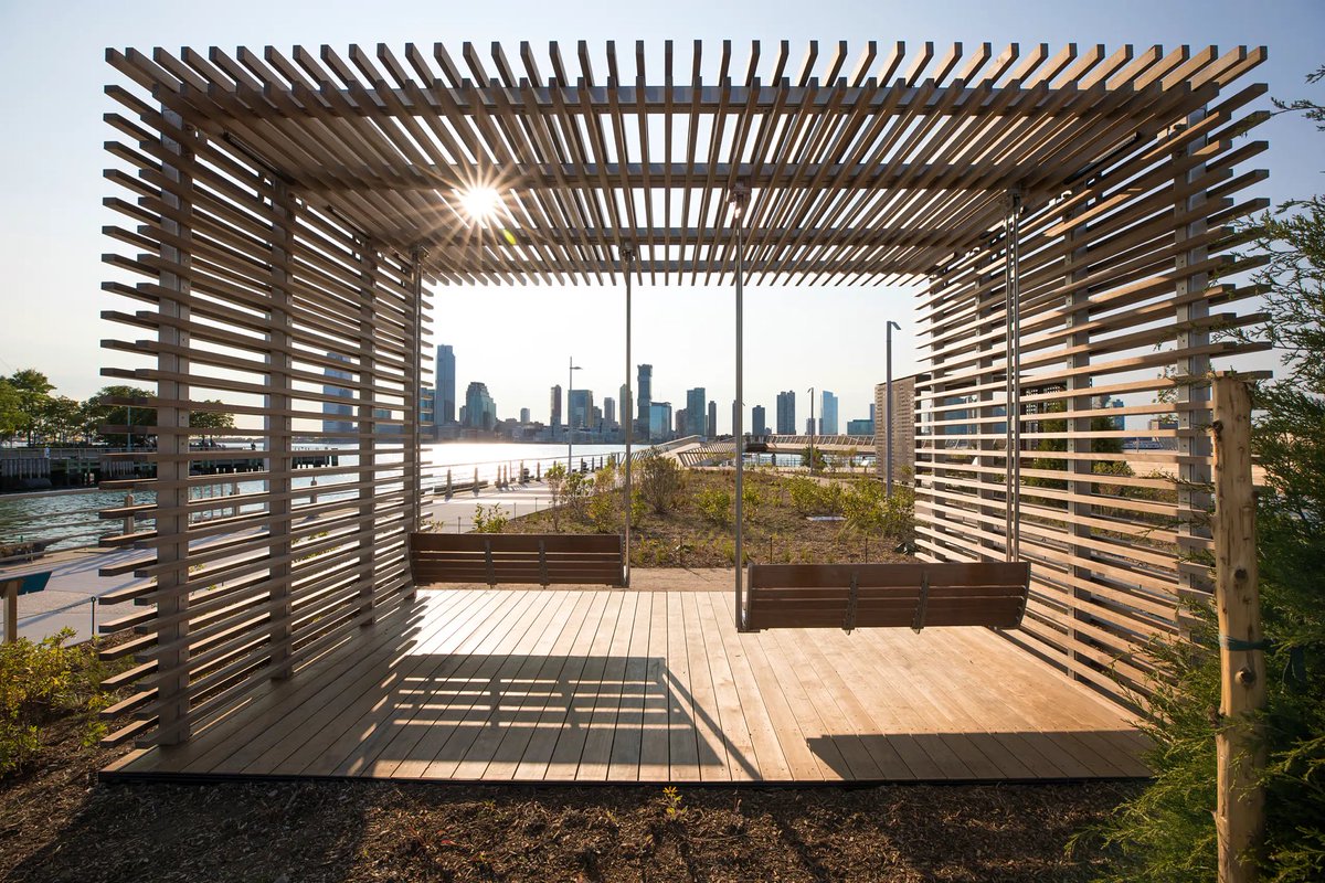 WilMochileando's tweet photo. New York añade un nuevo espacio que promete ser uno de los mejores spots para tomar fotografías en la ciudad. El nuevo muelle ecológico en Hudson River Park. 😍 Fotos: Max Guliani https://t.co/k4hBb3TWLz