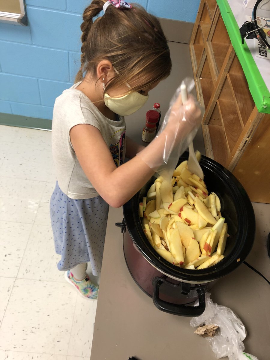1stWithMsArick's tweet photo. All week we’ve been learning about apples so it was only right that we got to make applesauce today! 🍎🍏 (we were a little excited and ate some before our final product picture was taken, oops!) 😋 @GFESWildcats https://t.co/SoHTSgyOiS