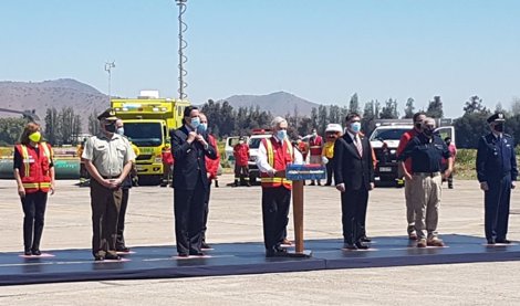 El presidente chileno, Sebastián Piñera, ha anunciado este viernes un nuevo plan de 60.000 millones de pesos (63 millones de euros) para hacer frente a la nueva temporada de incendios.