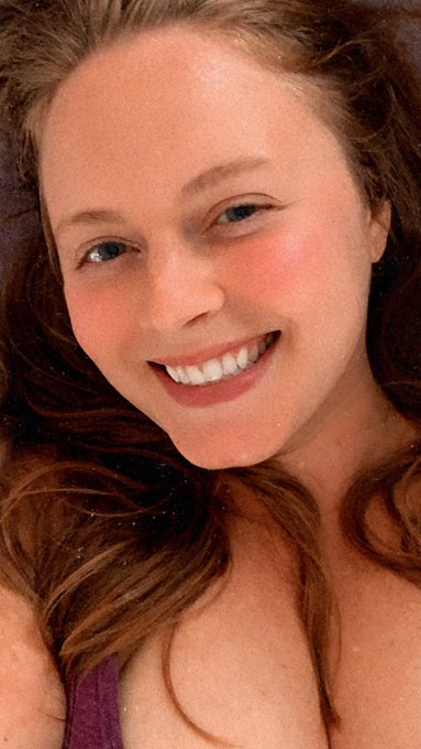 Hiii hi these smiles are for youu. just the thought of coming back! ☁️☁️☁️ https://t.co/I7x2d4hZpR