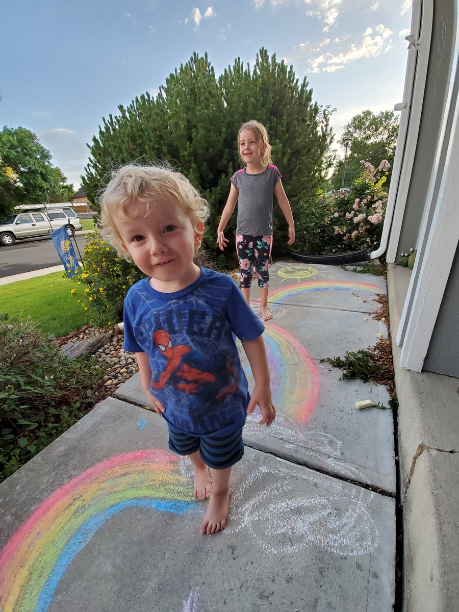 KarenLBerg's tweet photo. Teaching my kids that kindness and love are what life is all about. 
❤🧡💛💚💙💜
#ProudParent
#giveaway @Oreo https://t.co/w3Sm6q9hnZ