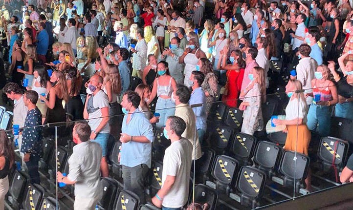 🎸 Concierto de KOMA en Navarra VS concierto de TABURETE en Starlite

✊🏻 Los PUNKIS tienen muchos MAS CIVISMO que los PIJOS