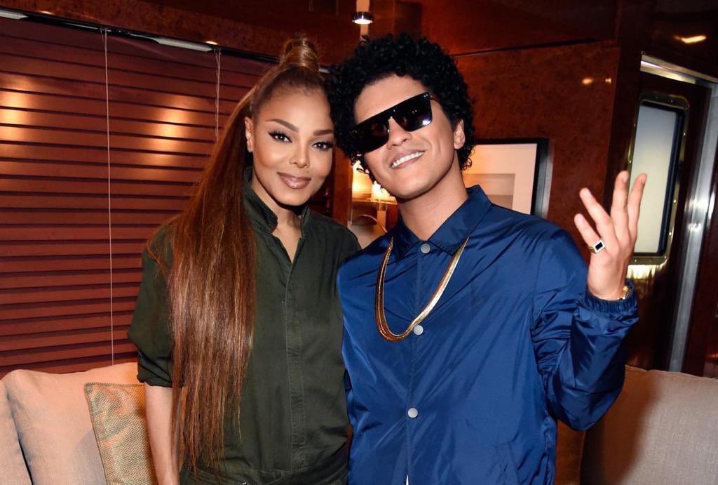 JanetJackson's tweet photo. Sending u much love Bruno 💚💙 #fbf https://t.co/97rklf57xN