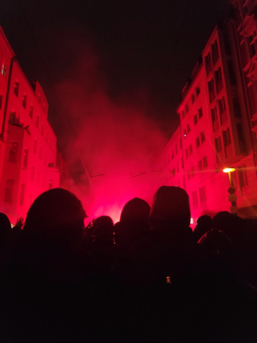 Morgenrot in mitte. Die Häuser denen die drin wohnen. #liebig34 #b0910