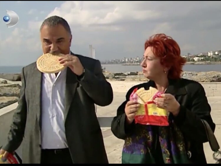 Manitle şöyle kağıt helva yemek de nasip olur mu be.. #yaprakdökümü