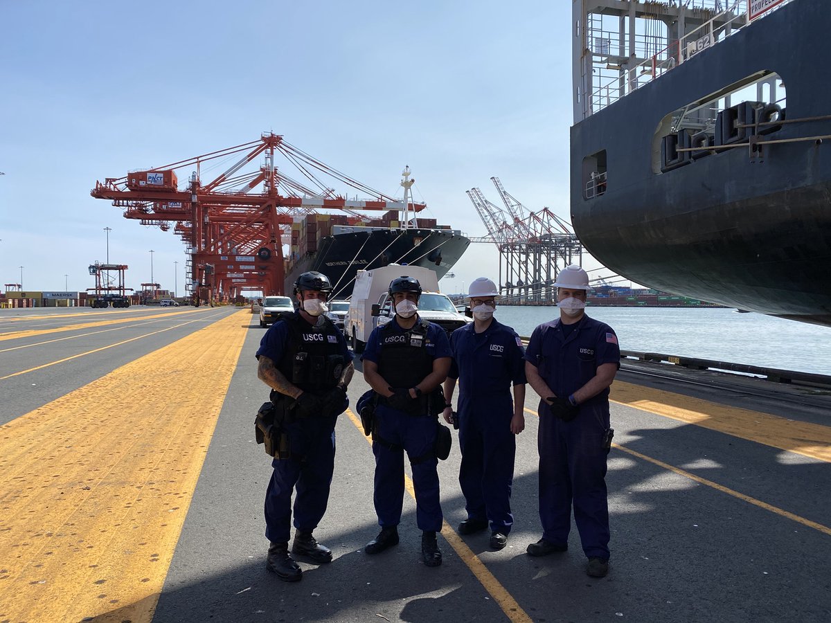 @USCG_Tri_State crews recently teamed up with @CBP agents to inspect container ships as they docked at @PNCT241 in New Jersey. These types of inspections regularly occur in ports nationwide to protect America's #MaritimeCommerce and the #MaritimeTransportationSystem.