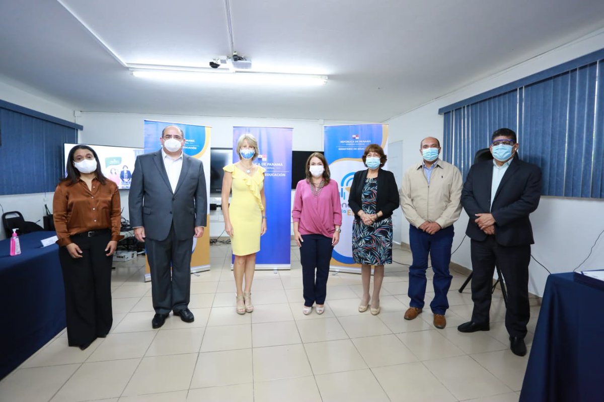 También entregamos certificados a los representantes de los medios de comunicación y organizaciones sin fines de lucro que de manera voluntaria, aportan recursos para la realización de las clases por radio y televisión de #ConéctateConLaEstrella.   #UnidosLoHacemos