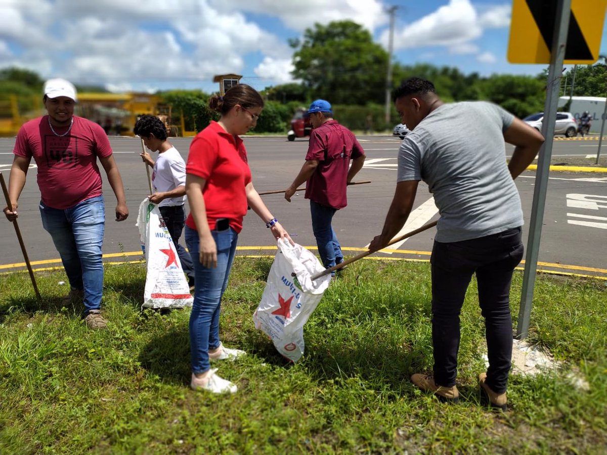 JS_Mateare's tweet photo. Juventud Sandinista 19 de Julio #Mateare realiza jornada de limpieza en las periferias de la carretera Nueva a León.
#PatriaLibrePuroCorazon
#InsurrecciónDeLaEsperanza
#AquíHayJS https://t.co/JylgtlBHUv