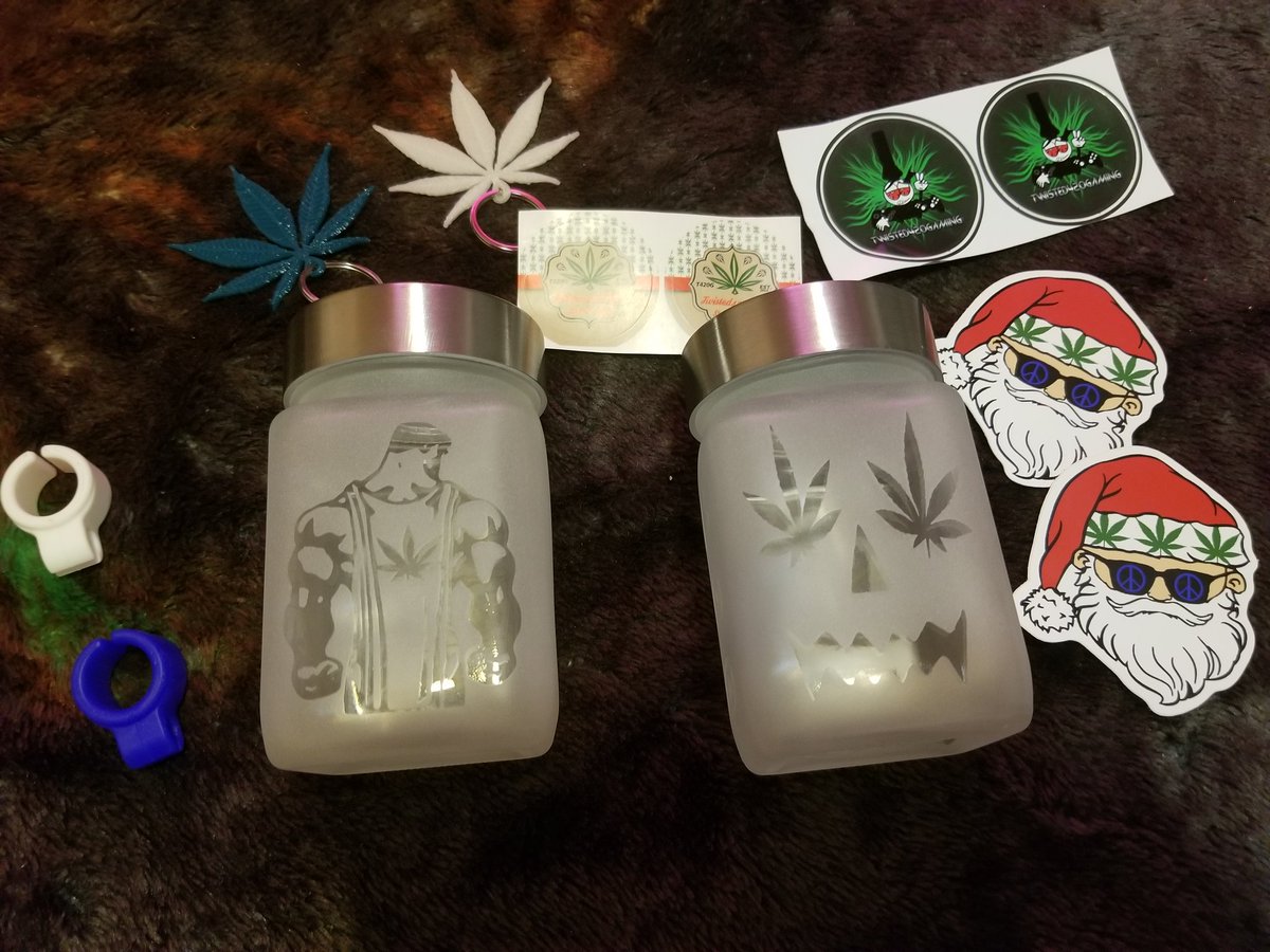 CajunCannibal's tweet photo. I got a package in the mail today! From @Twisted420Glass. It could not have showed up on a more perfect day! Thanks guys! I have the best team ever! @Twisted420Gamin  you guys are all amazing https://t.co/ctH08KzDUd