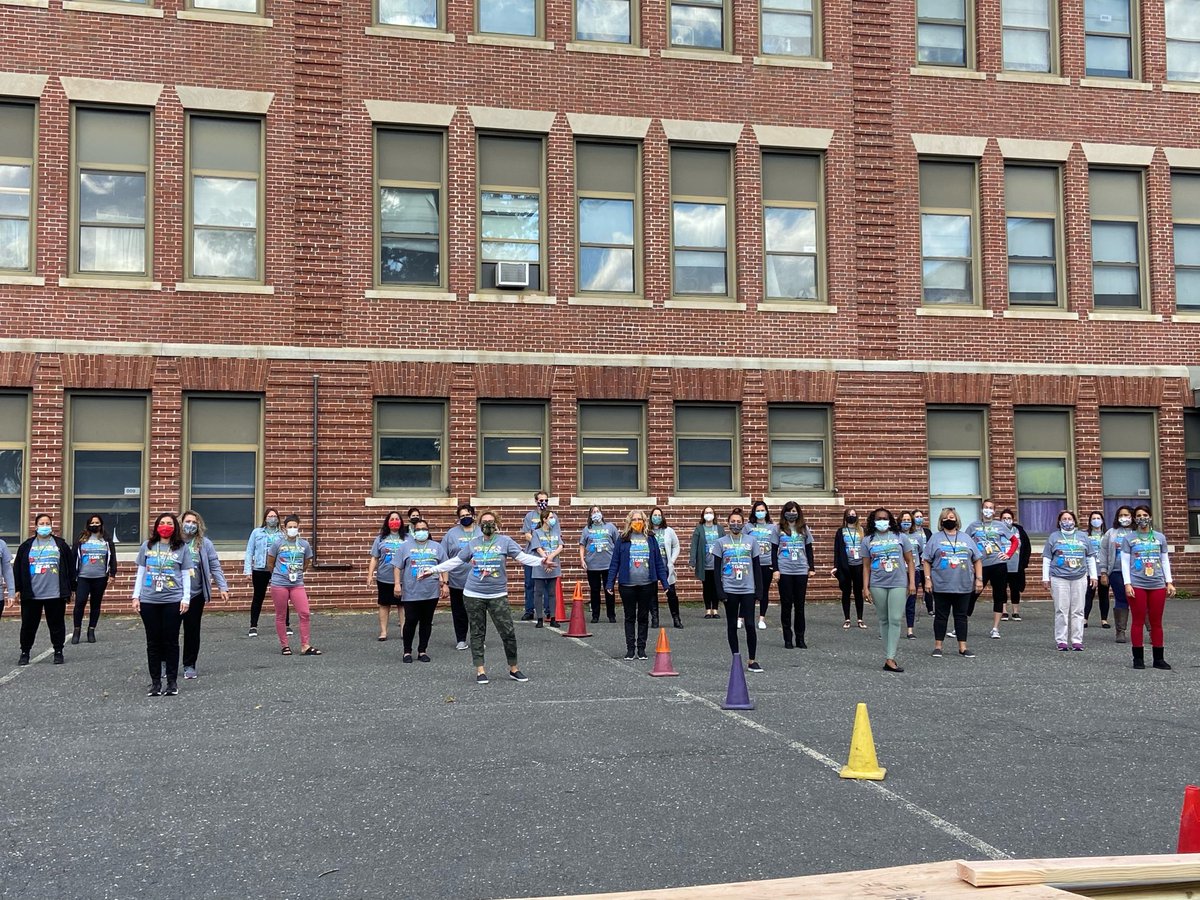 kpinhoprincipal's tweet photo. Six feet apart and showing our school spirit! Go Driggs! https://t.co/eUocumd9un
