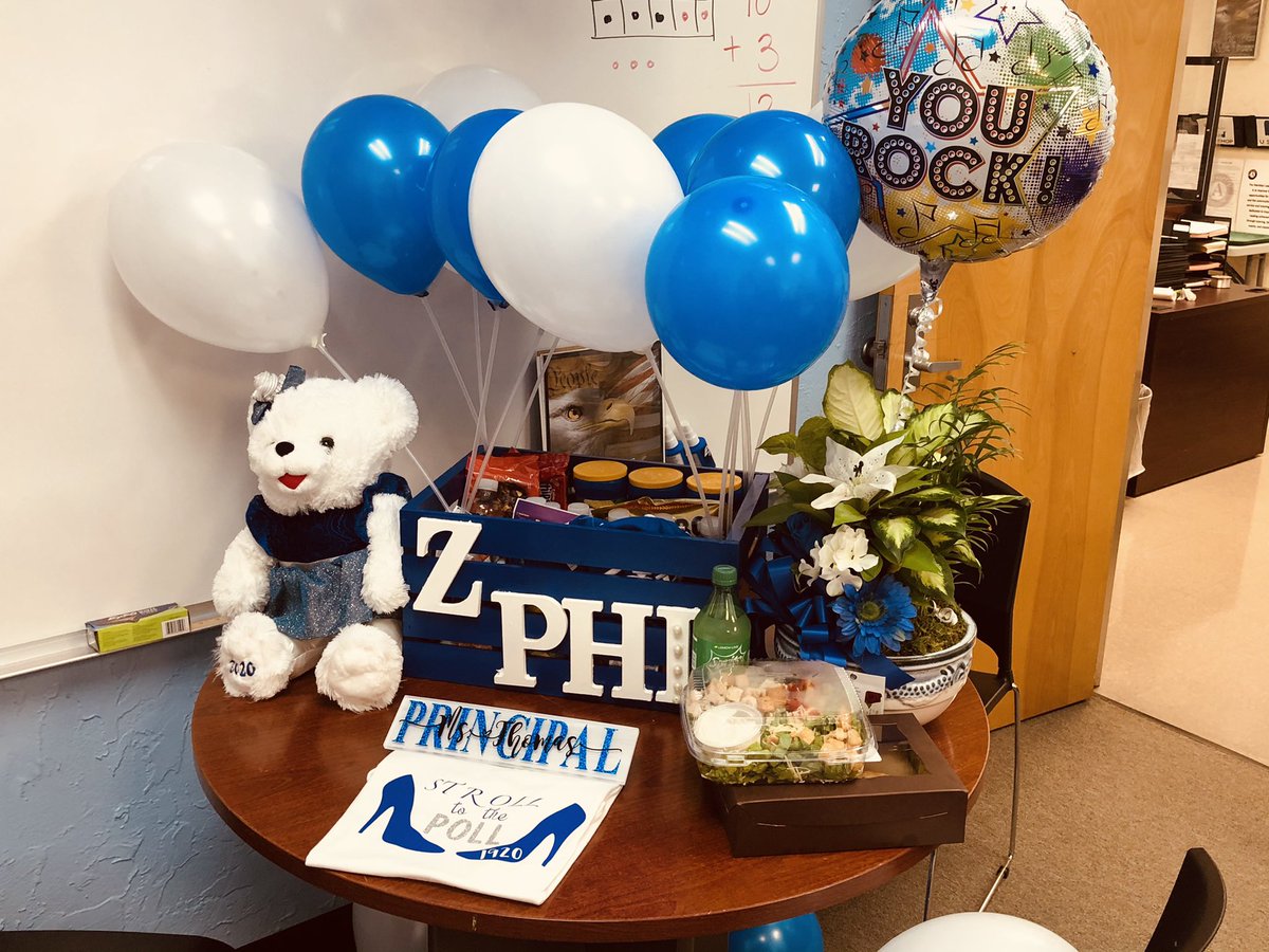 gr8testsurvivor's tweet photo. Ms Thomas is the bomb dot com! We have an awesome principal! 💙💙💙💙💙💙 And she loves her blue and white as you can tell lol!
#PrincipalsAppreciationDay #ZetaPhiBetaEducator #PrincipalThomas #LiveFromTheView
#MPSD #MeridianPublicSchools #ParkviewElementary #MustangGang https://t.co/66ewaLDUPz