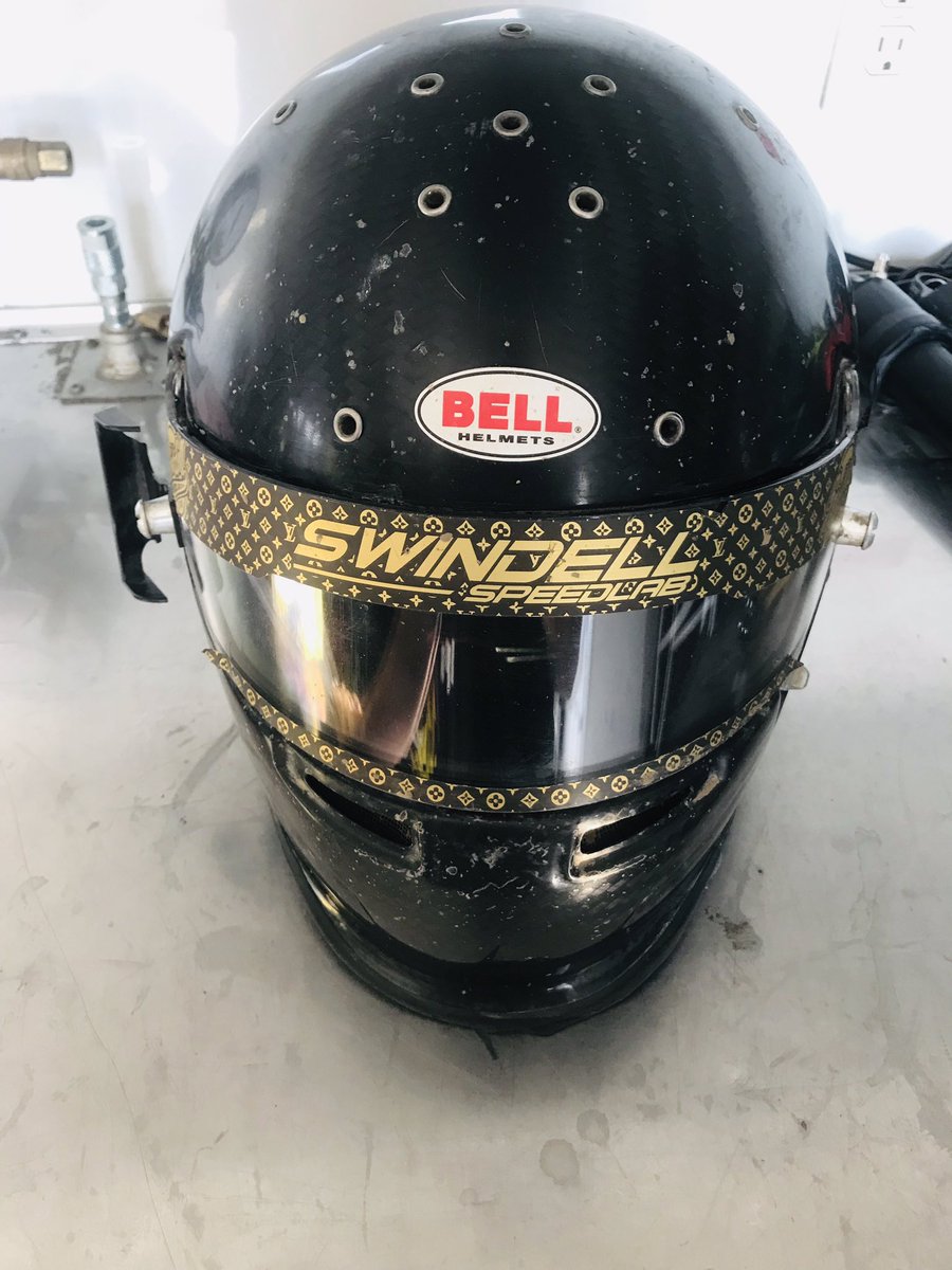 Getting my <a href="/BellRacingHQ/">Bell Racing</a> Carbon RS7 cleaned up for one last time in 2020! Going for win #11 tonight! <a href="/SwindellSpdLab/">Swindell SpeedLab</a> @TeamPulseRacing