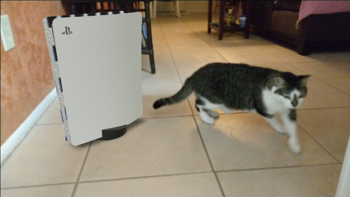 soniccrackers's tweet photo. just got the PS5 bro it's twice the size of my cat https://t.co/jw80IIHwBo
