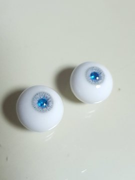 nwar_making's tweet photo. 안녕하세요 긴급공지를 올립니다.
5월커미션~7월 커미션 완성분 + 일반판매분 안구들중 반구형을 제외한, 원형베이스로 제작된안구의 베이스에 치명적결함이 있어서 공지글을 올립니다.(사진 참고)
타래로 이어올리겠습니다 https://t.co/iSNEGJUPZb
