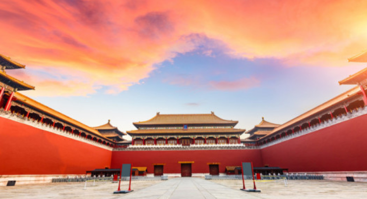 The imperial palace is based off the Forbidden City...which was built early Ming dynasty, "only" 600 years ago