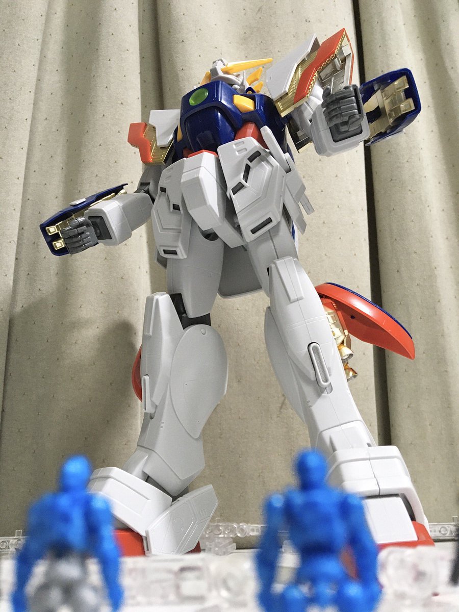 Take 出ろー ガンダァァァム 1 60シャイニングガンダム とりあえず組み立て完了しました 26年前のキットでこの色分け 造形は凄い Mgでも再現できてなくてガッカリした顔のマスク開閉ができる ここ最高 お台場にucの次に建造したりしませんかね