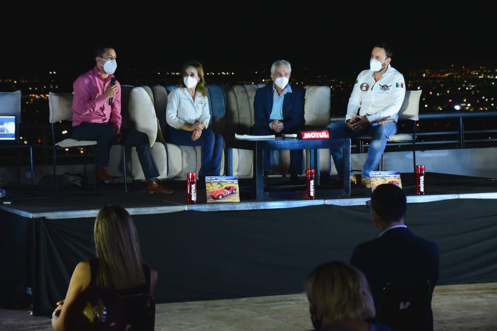 Desde la explanada del Teleférico en Torreón el piloto José Alfredo Hernández  presenta su libro “Así fué... La Carrera Panamericana 1950-1954”, 
Un evento que ha marcado la historia del automovilismo mundial y Torreón será la gran meta este 2020. 
<a href="/mrikelme/">Miguel Riquelme</a> <a href="/SECTUR_mx/">SECTUR México</a>