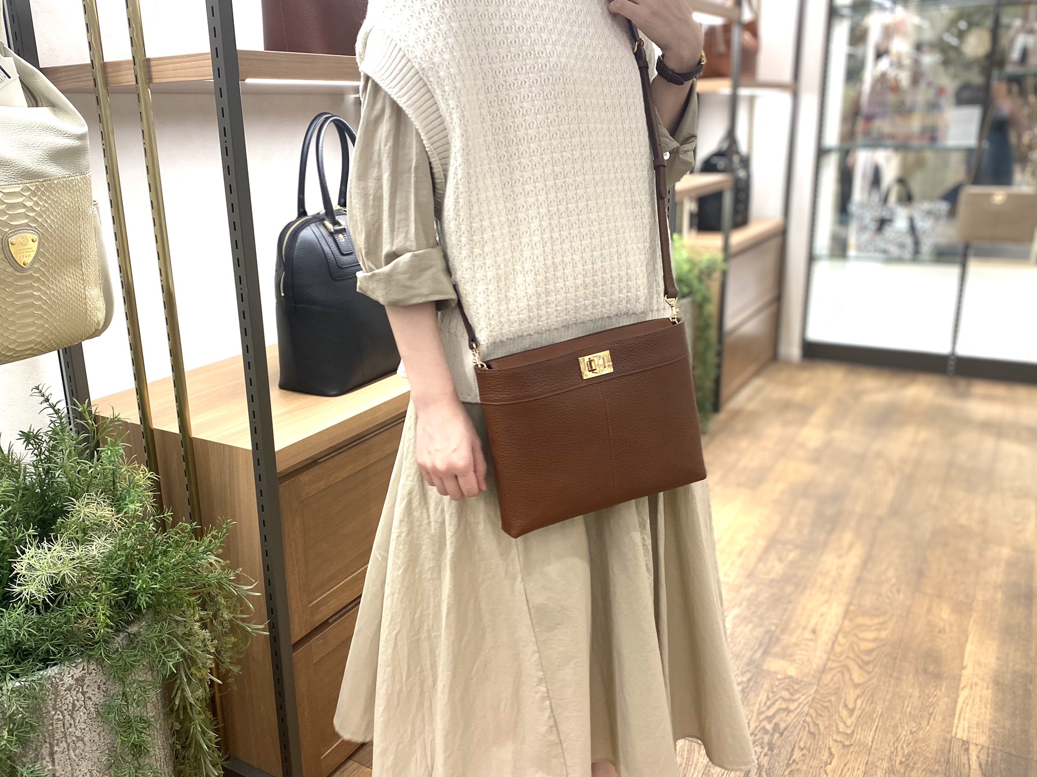 極美品】アトリエ アタオ ショルダーバッグ レベッカ クロコ型押し