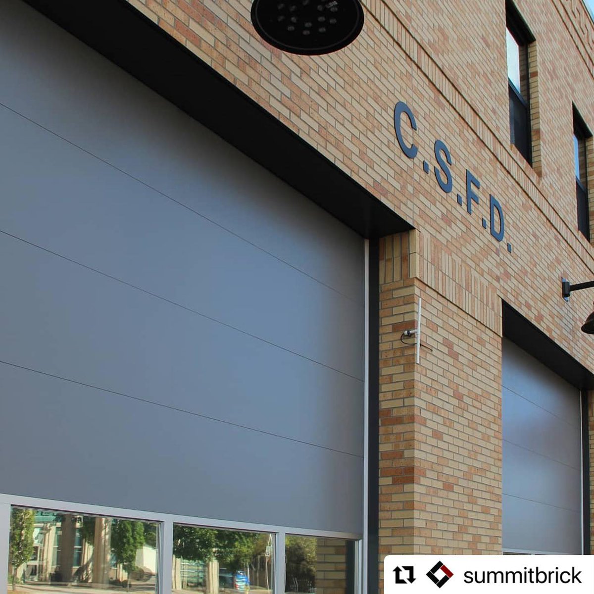westernclay's tweet photo. #Repost @SummitBrick: #throwback to Fire Station 1 in #ColoradoSprings, also known as the "Big House.” A major renovation to the building in 2017 included #SummitBrick's Fawn Ironspot, giving this station a truly unique look! #brick #architecture #inspiration #masonry https://t.co/8jZw95fgTw