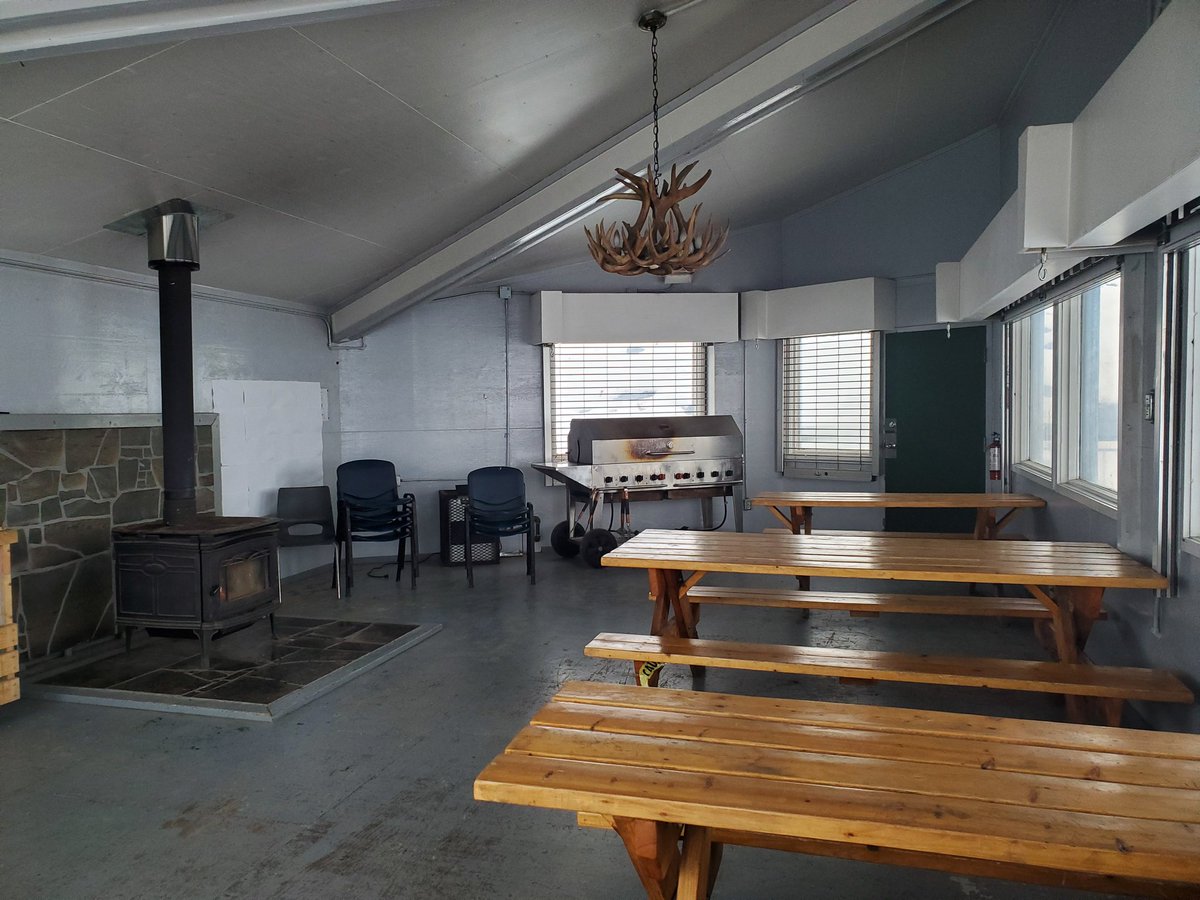 TaraVatNAC's tweet image. #FridayFeels my favourite #classroom every Friday ♡ spent a great afternoon discussing how place shapes us with #NACnursing Ss at #SylviaGrinnell #OutsideIsBetter #TakingTime to build our community in #Iqaluit @NUArcticCollege