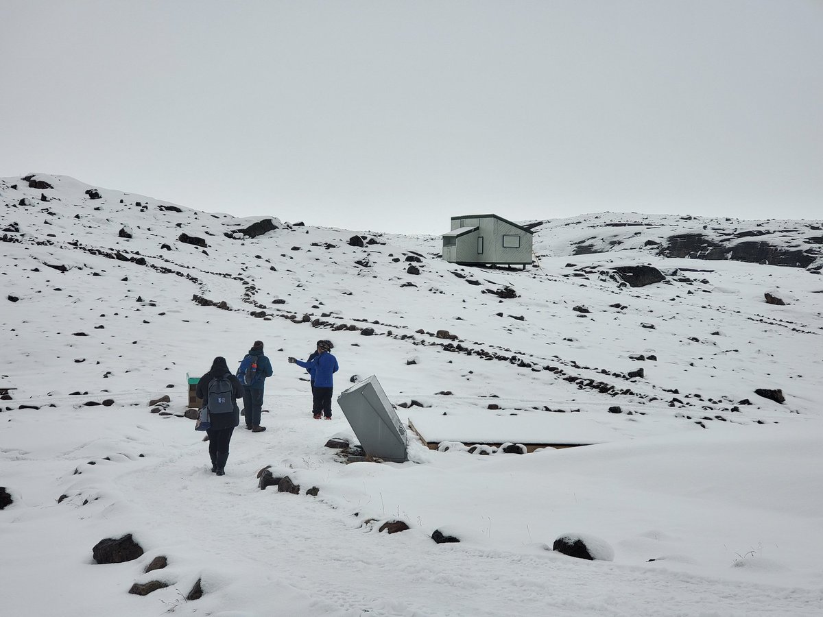 TaraVatNAC's tweet image. #FridayFeels my favourite #classroom every Friday ♡ spent a great afternoon discussing how place shapes us with #NACnursing Ss at #SylviaGrinnell #OutsideIsBetter #TakingTime to build our community in #Iqaluit @NUArcticCollege