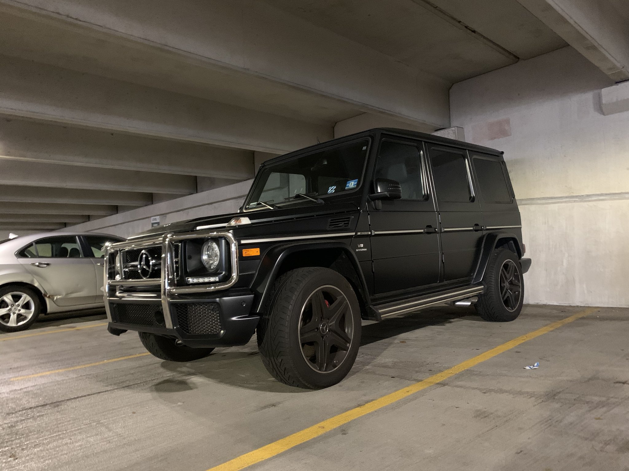 X 上的CrazyJag458：「Black matte finish Mercedes Benz G-Wagon and black rims.  Looks 🔥 at the parking garage. #MercedesBenz #GWagon #AMG #Germany  #Exoticcars #supercars #carspotting #SUV  / X