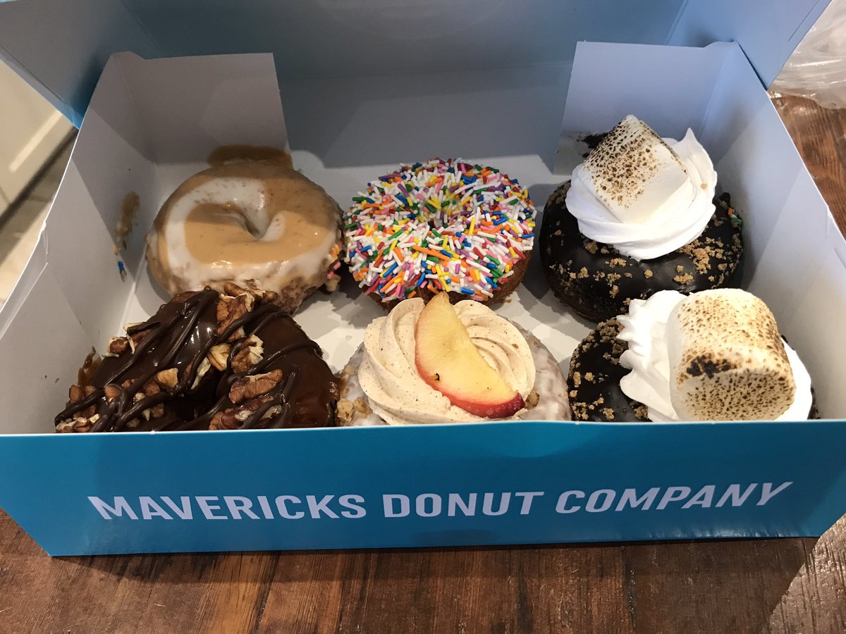 d_lgates's tweet photo. I scored major #Mompoints tonight!! #Thankyou @mavericksdonuts https://t.co/KXndtEvQbL