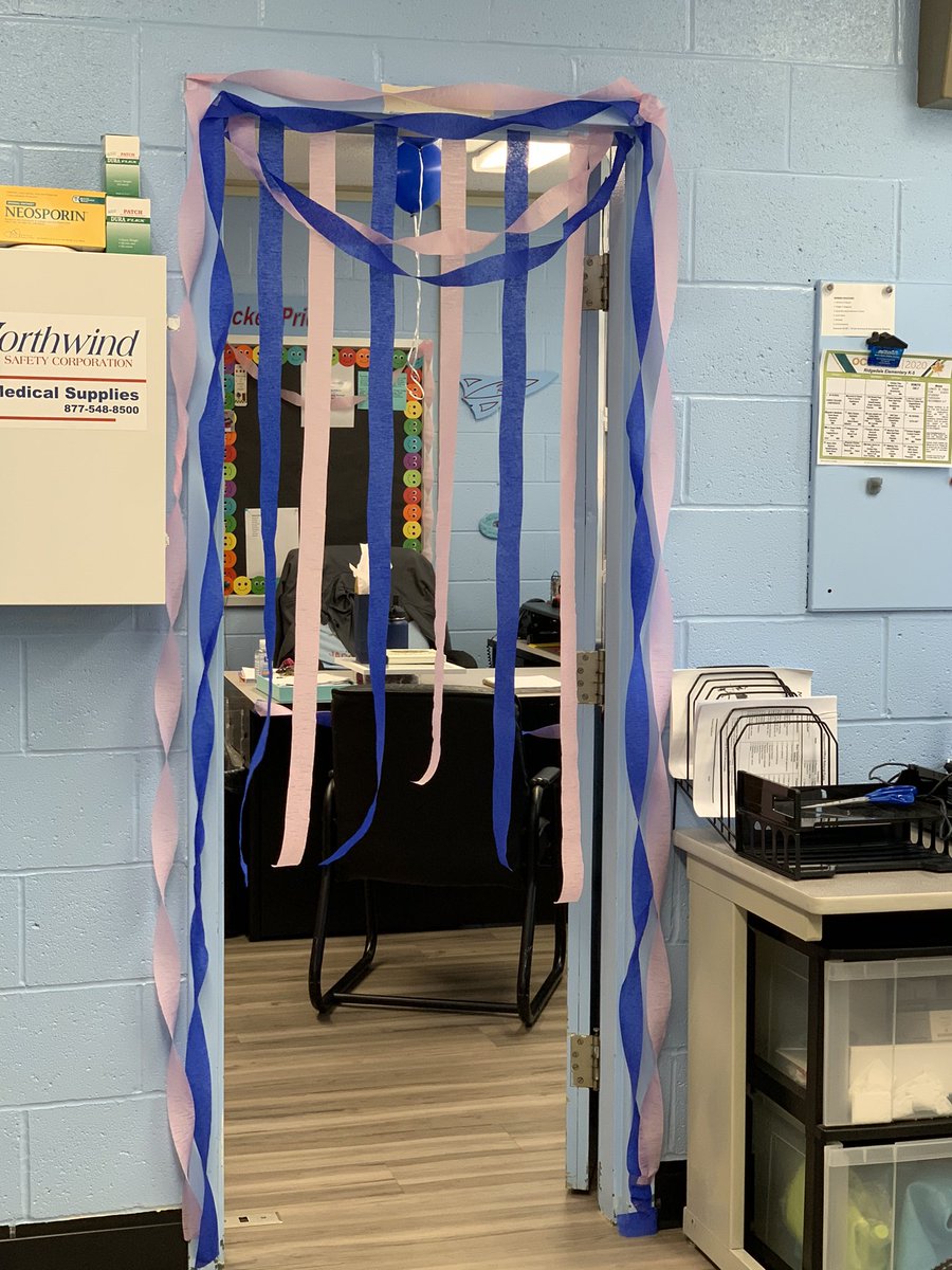 jparthem's tweet photo. My coworkers threw a surprise gender reveal for me today!  #mypeoplearethebestpeople #babyboy #celebrate https://t.co/ZhdjfhzrsU