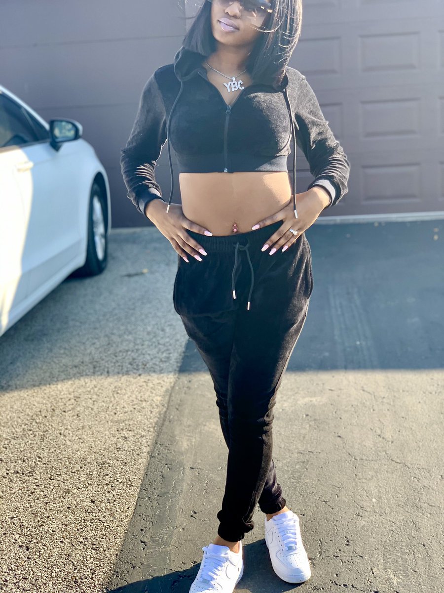 _JstKhyleee's tweet photo. Cant be movin regular 🖤 #LLYBC https://t.co/NsNPoyiNub