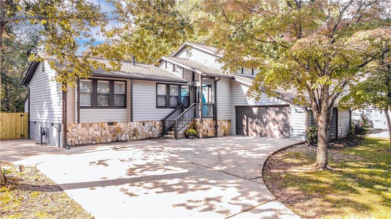 AtlCommunities's tweet image. See a virtual tour of one of our newest #listings 6581 Oakwood Drive #Douglasville #GA  tour.atlantacommunities.net/home/AENYH4