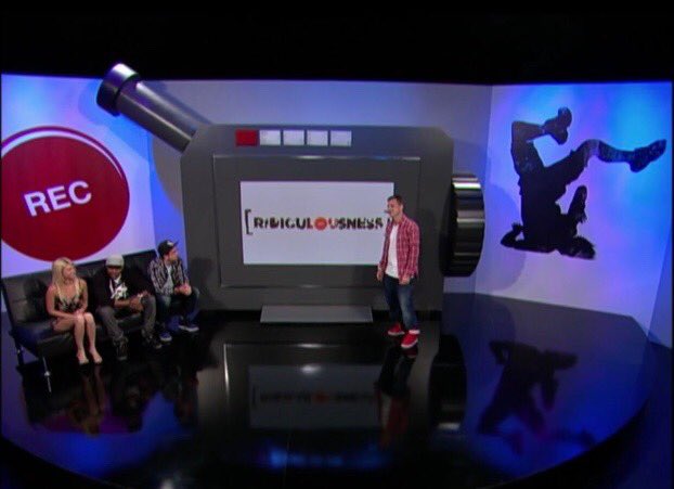Ridiculousness's tweet photo. How it started:          How it’s going: https://t.co/7lYawNToYt