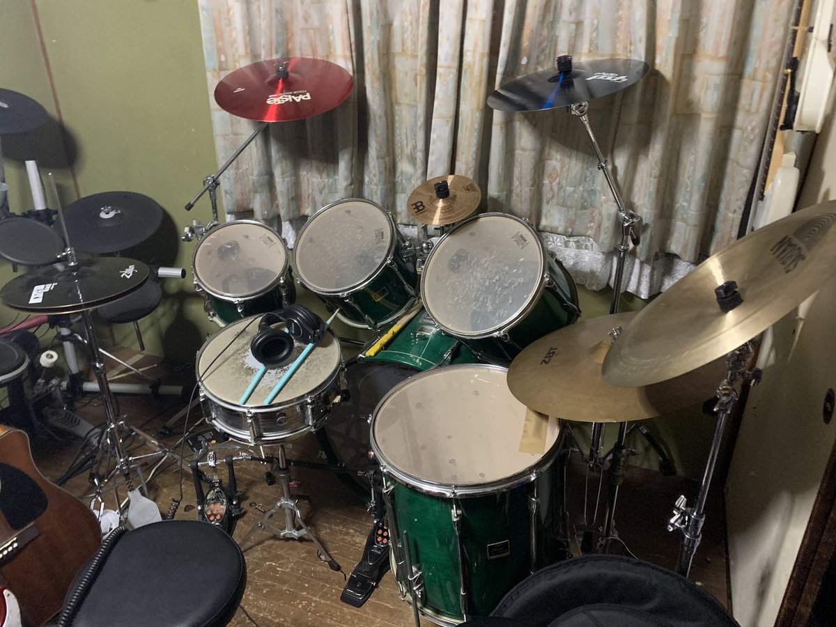 ramiao8282's tweet photo. 私のドラム達。
いつの間にかYAMAHAが集まってたんだよね。
いつもお世話になってます。
#ドラムの日
#YMAHA https://t.co/fSDbd9YXki