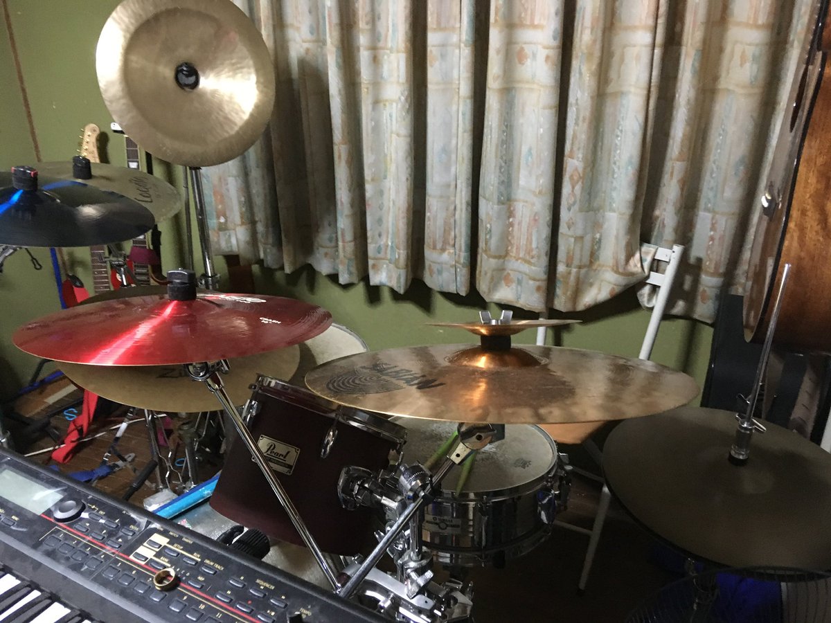 ramiao8282's tweet photo. 私のドラム達。
いつの間にかYAMAHAが集まってたんだよね。
いつもお世話になってます。
#ドラムの日
#YMAHA https://t.co/fSDbd9YXki