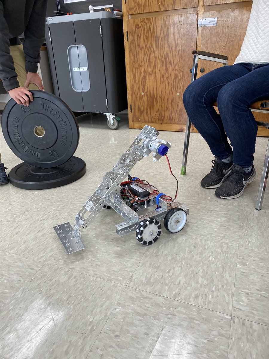 CS_Pirate_Tech's tweet image. Just a few of the things we’ve been doing in class so far this year. So happy to be in the building learning new things. #3Dprinting #Robots #TETRIXrobotics