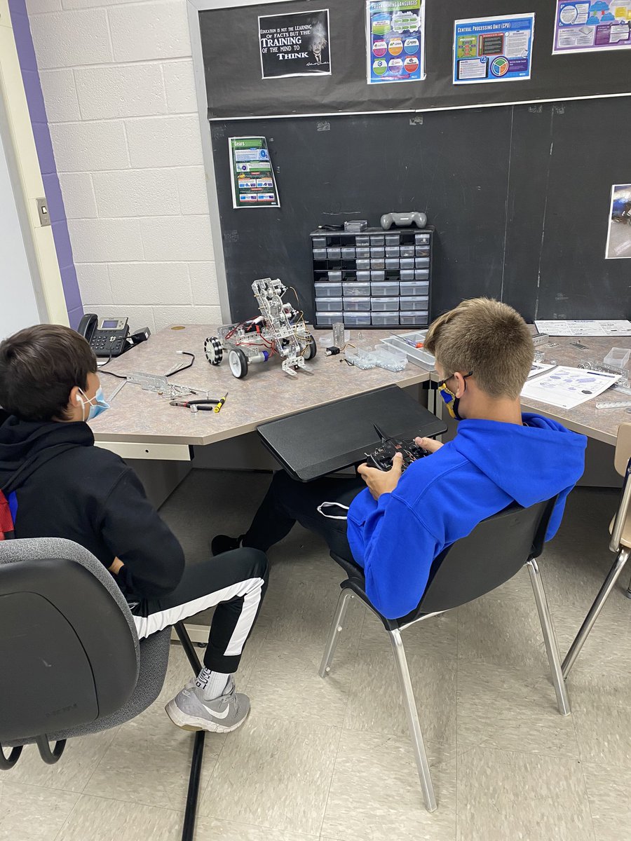 CS_Pirate_Tech's tweet image. Just a few of the things we’ve been doing in class so far this year. So happy to be in the building learning new things. #3Dprinting #Robots #TETRIXrobotics