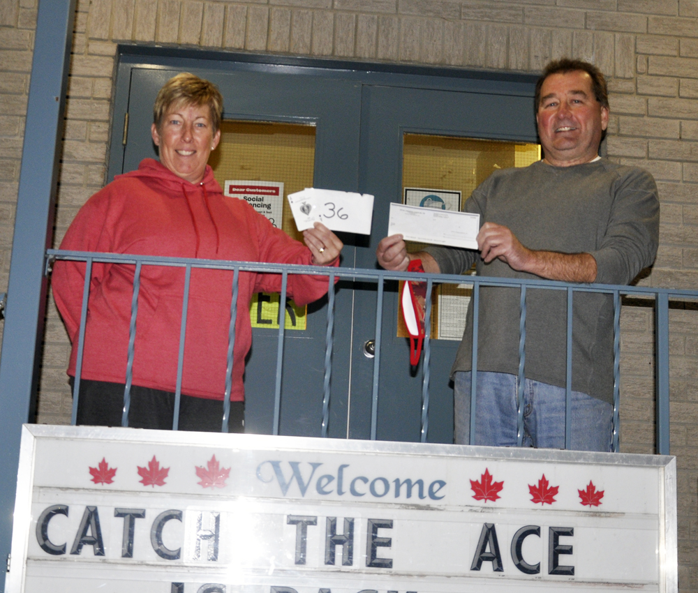 Mitchell's Julie Eidt caught the ace tonight at the Mitchell Legion's Catch The Ace draw, and with it won $22,958. She had envelope number 36, and inside was the Ace of Spades! Congrats to the Legion and to Julie!! The next draw is scheduled to begin in early December.