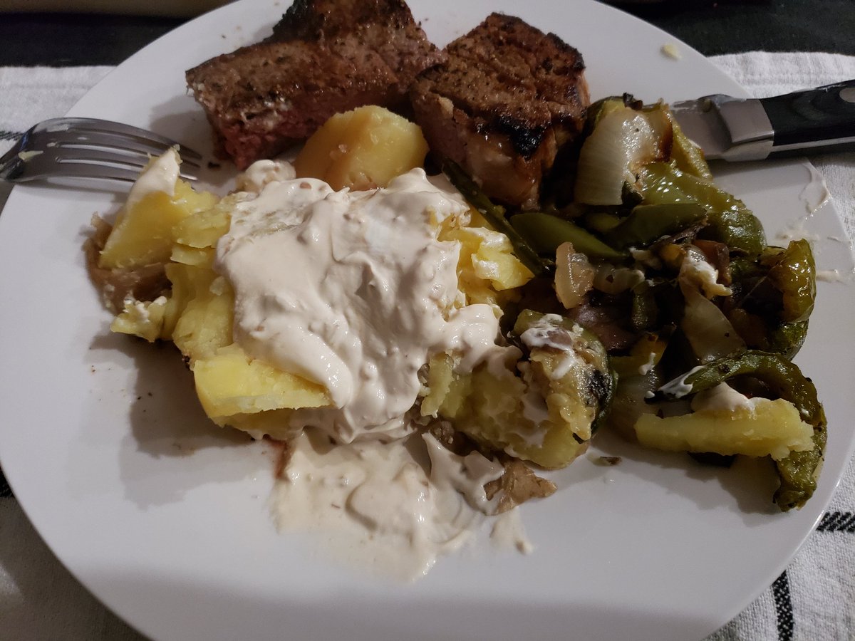 HealWithFoods's tweet photo. Split up a 2 lb T-bone with my friend with baked veggies  and baked potato with onion sourcream and split a bottle of red wine... Don't do this often but it was good :)
Happy Birthday to my dear friend 
#BeKindtoAllKinds #happybirthday #HealWithFoods https://t.co/e86877b9uy