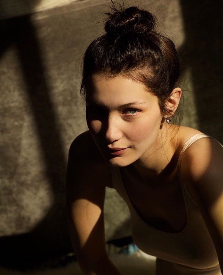 eliesaaabs's tweet photo. Bella Hadid photographed by Tyler Forde https://t.co/ke3pKeKDhO