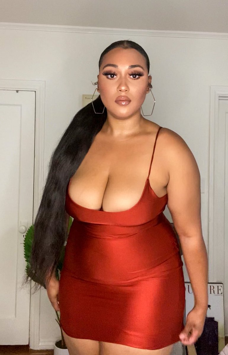 Chaantellie's tweet image. Spaghetti strap mini dresses are my weakness 🥺