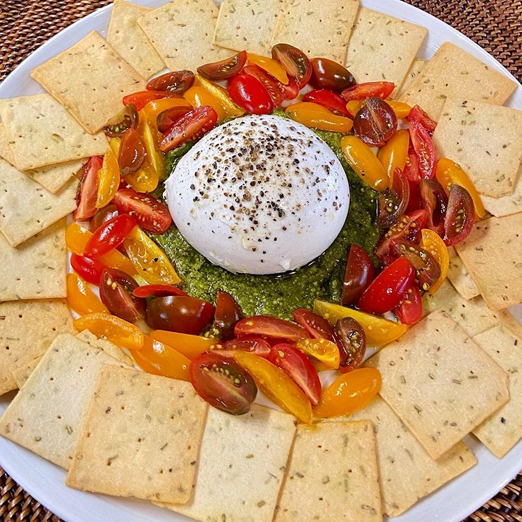 FusionGourmet's tweet photo. An easy way to elevate your weekend snacking with Dolcetto Tuscan Crisps!

#dolcetto #tuscancrisps #weekendgoals #snacking https://t.co/nocH7Ay8j5