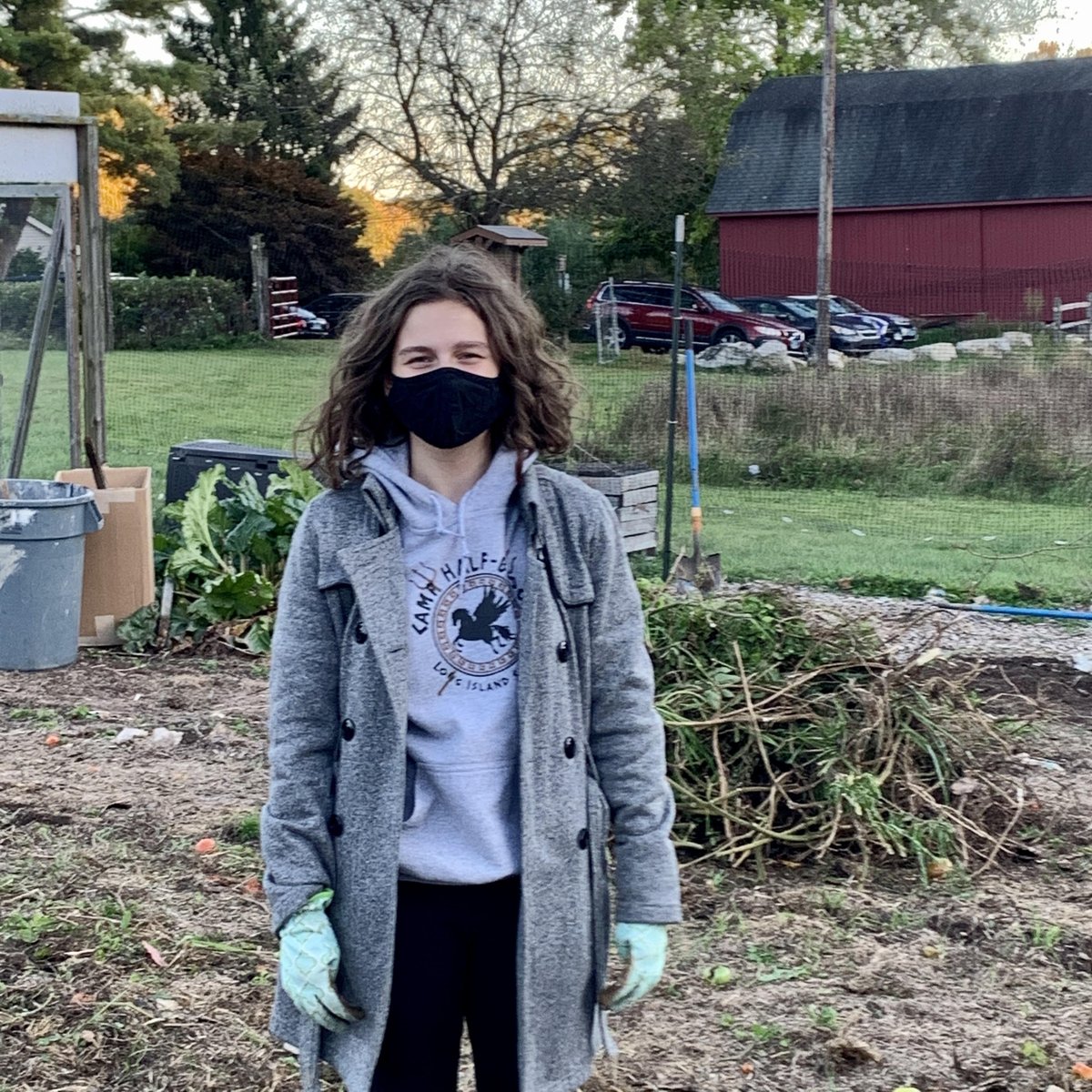 key_bethel's tweet photo. This week, we volunteered at the Giving Garden! The Giving Garden provides food for local pantries in need. We removed plant waste from the garden and helped dispose of it. Here are some pics! #bhs #bhskeyclub #keyclub https://t.co/2so1PDqD9X