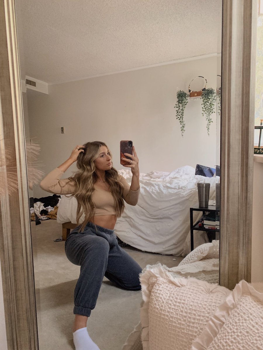 emmj246's tweet photo. Messy room sorry https://t.co/JU3nT6ahbK