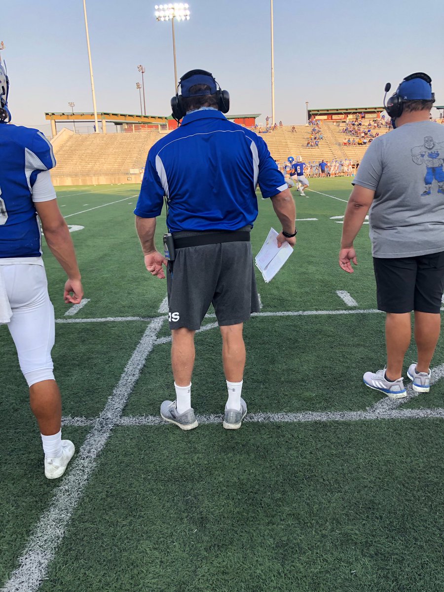 GingeryJohn's tweet image. How does this mans belt stay up? #legcurlmachine