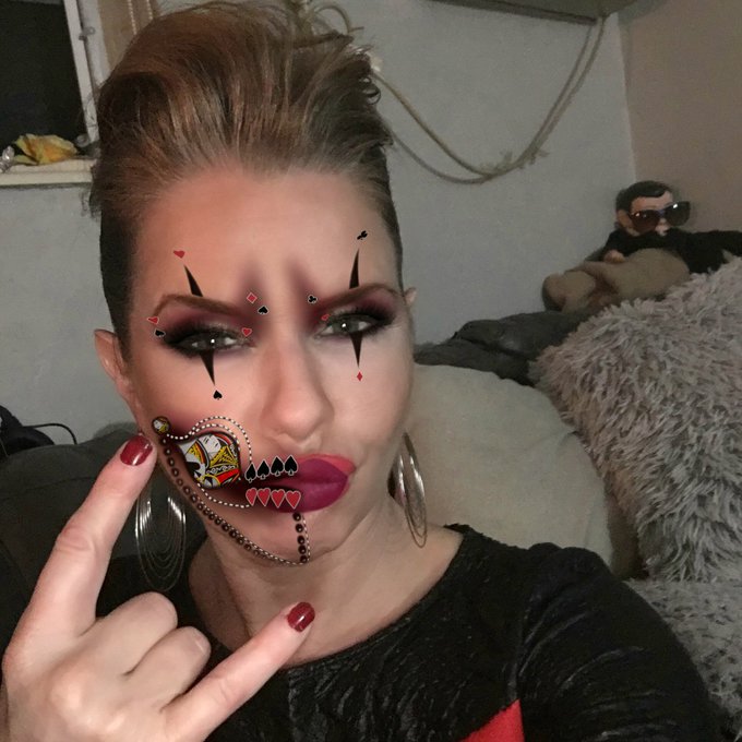 Happy and wicked Friday night to you all!! https://t.co/4eIUgNXdeO<a href="/tag/kittywantssomemilk"class="tags"><span>#kittywantssomemilk</span></a>
