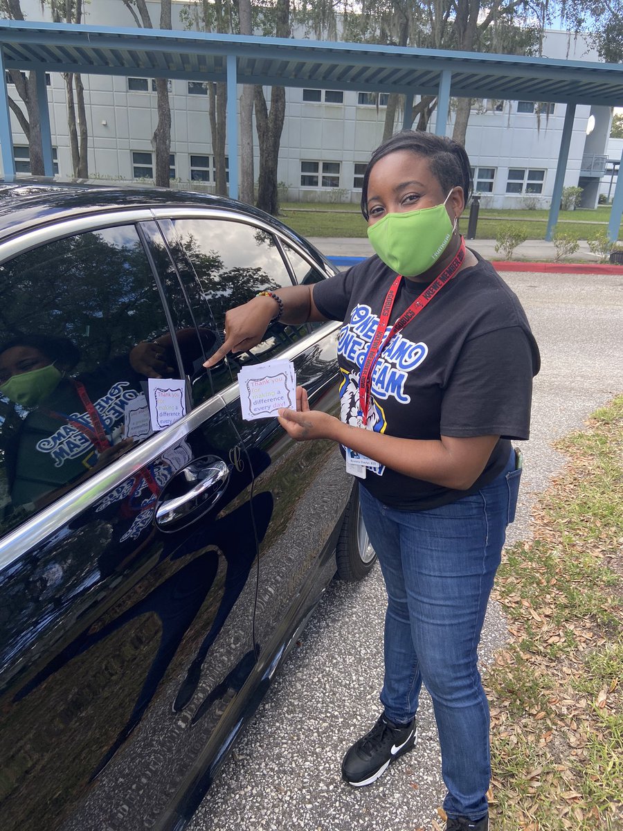 HCPSSheehyElem's tweet photo. Spreading Appreciation and Positivity today to the Hardworking Staff at Sheehy Elementary! #FridaySurprise #CarNotes #WeValueOurTeachers https://t.co/7IsQtc9DKg