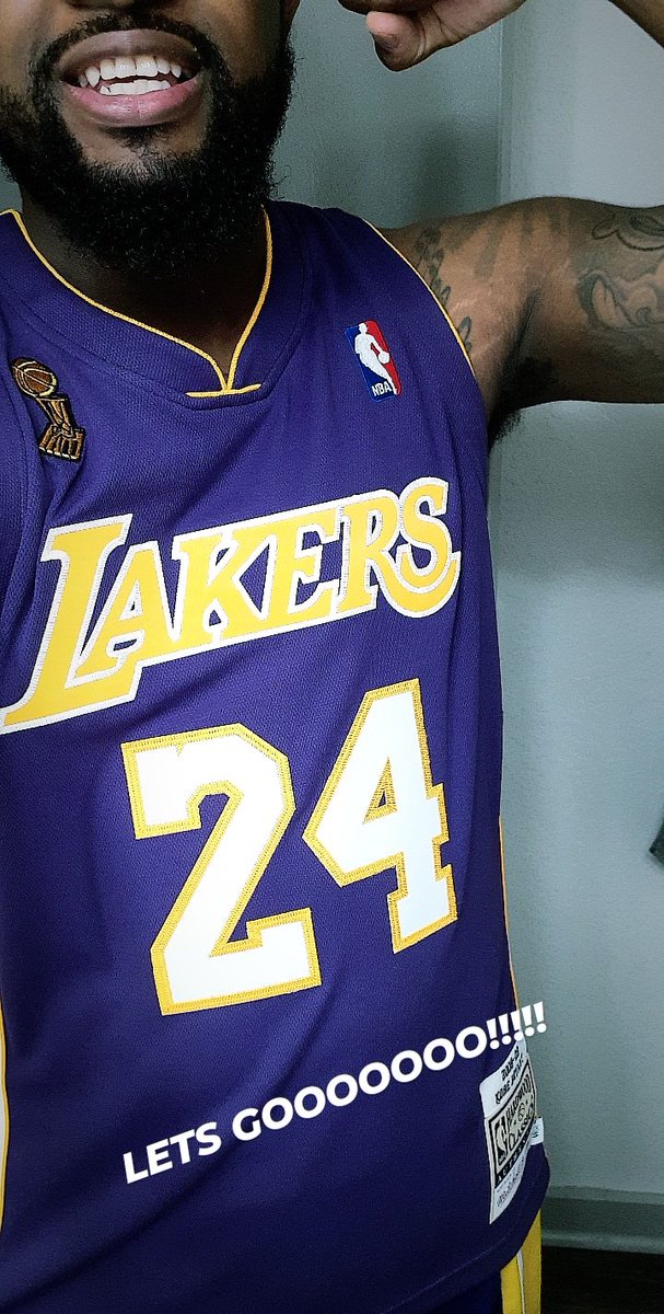 WisesWorld's tweet photo. SHOW TIME!!!!!! #LakeShow #Ring17 https://t.co/v015fM4W6A