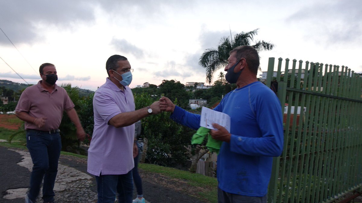 Casa a casa en Barranquitas con el alcalde Elliot Colón, @junerivera2020 y <a href="/chinoroque51/">Chino Roque</a> Roque llevando el mensaje de la Estadidad. 
#VotaIntegro🌴🌴🌴
#PNP2020